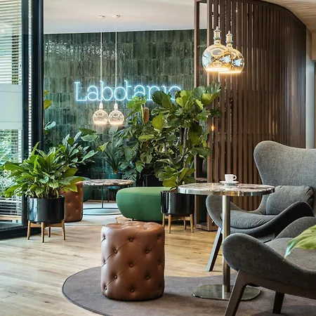 Mercure Montparnasse Pasteur Parigi