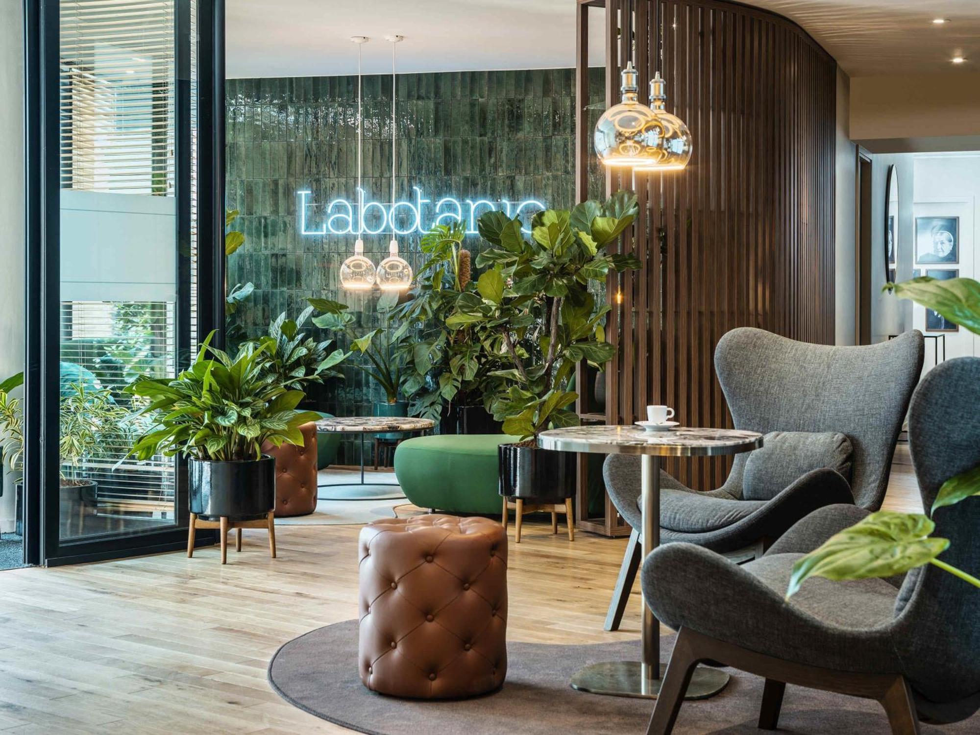 Mercure Montparnasse Pasteur Parigi