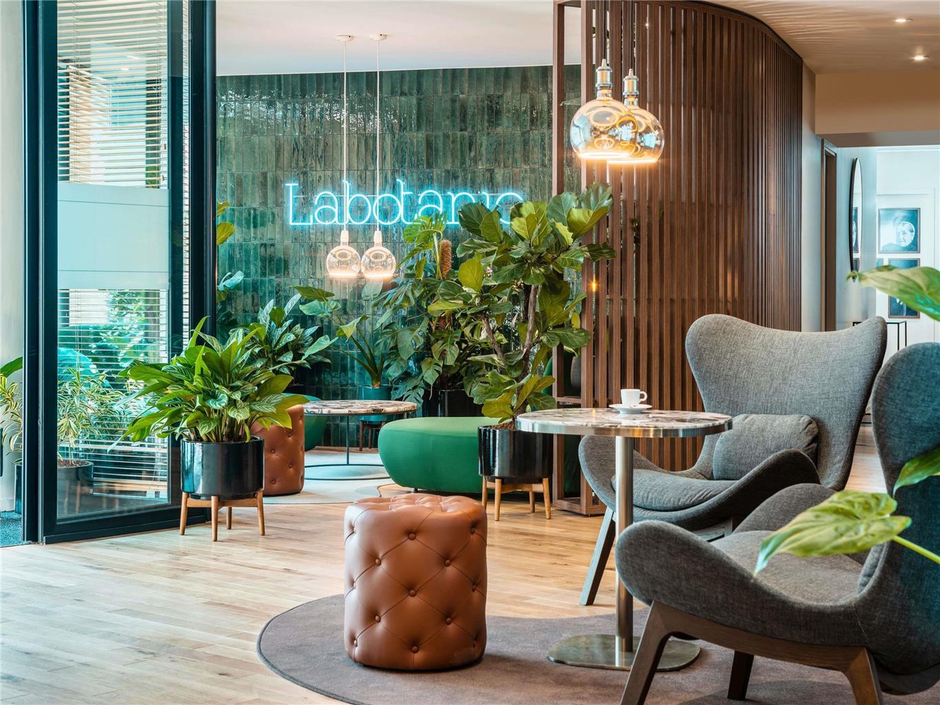 Hotel Mercure Montparnasse Pasteur 4*